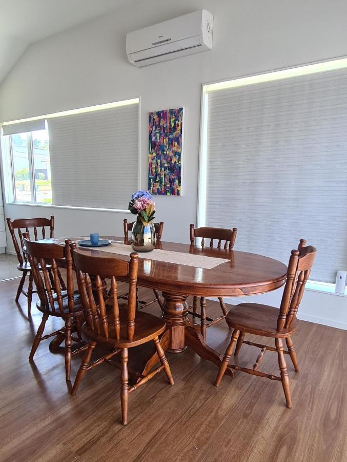 This Fabulous, Single-Level 3 Plus 1 Small Room With Folding Sofa Home Auckland Eksteriør billede